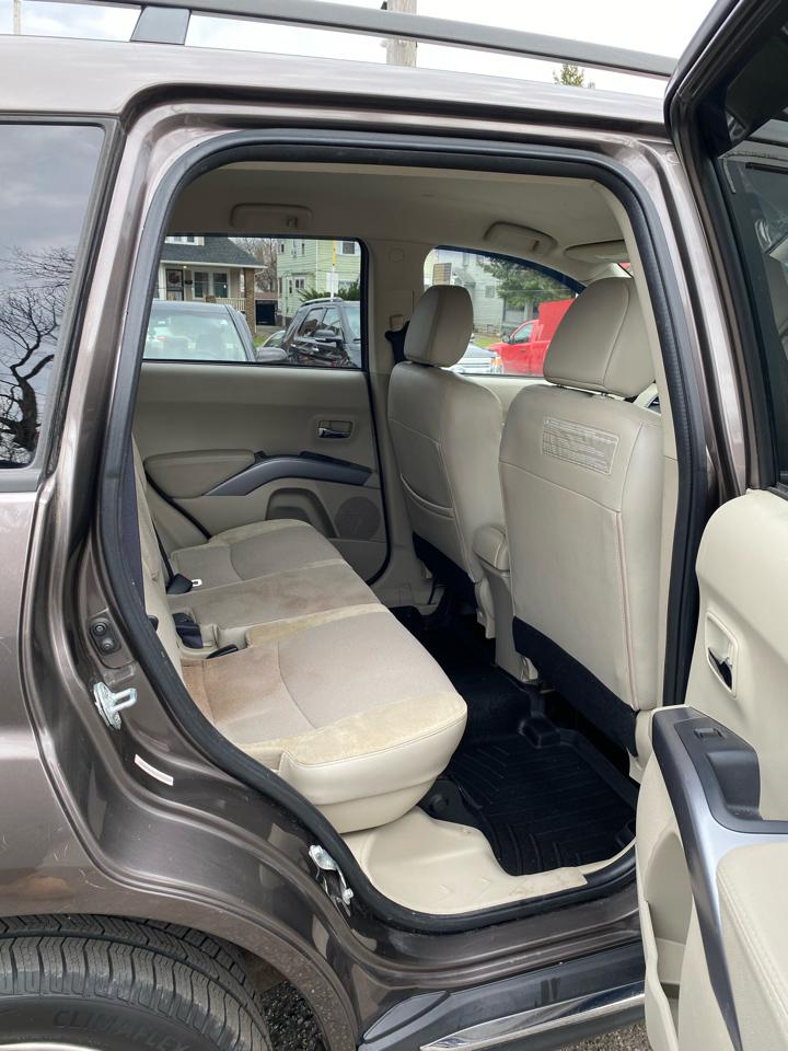 Mitsubishi Outlander SE 2010