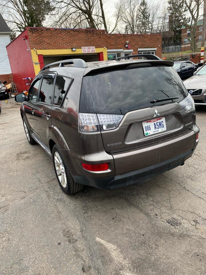 Mitsubishi Outlander SE 2010