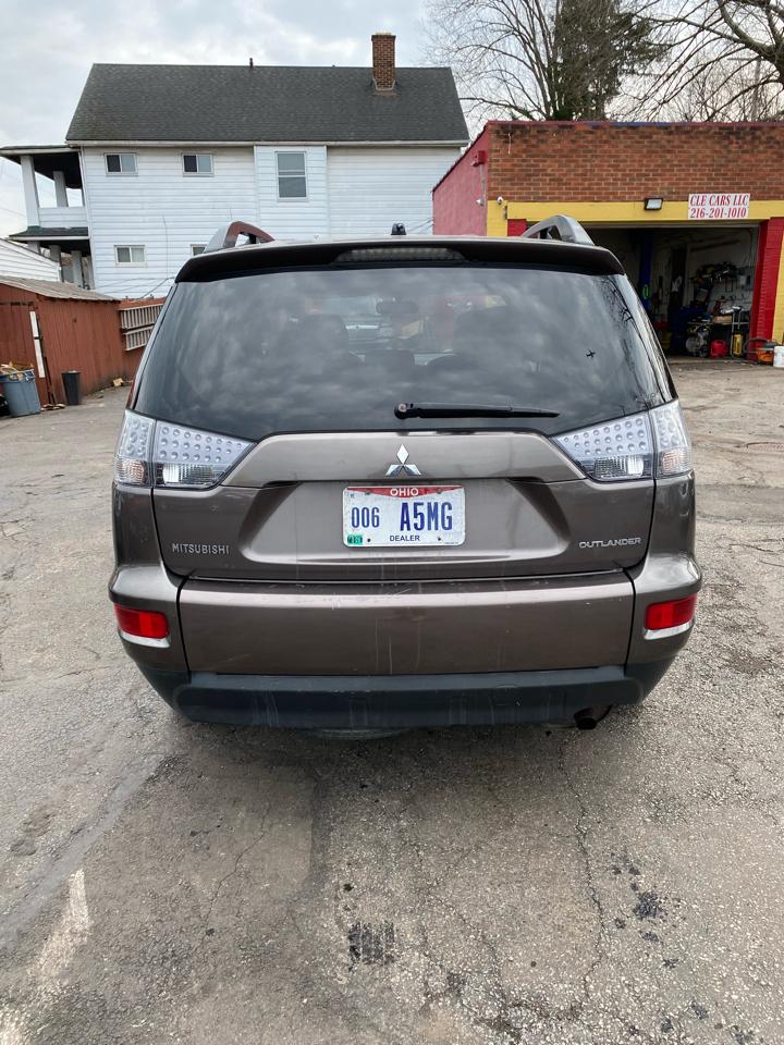 Mitsubishi Outlander SE 2010