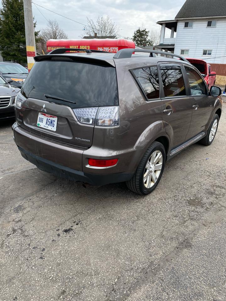 Mitsubishi Outlander SE 2010