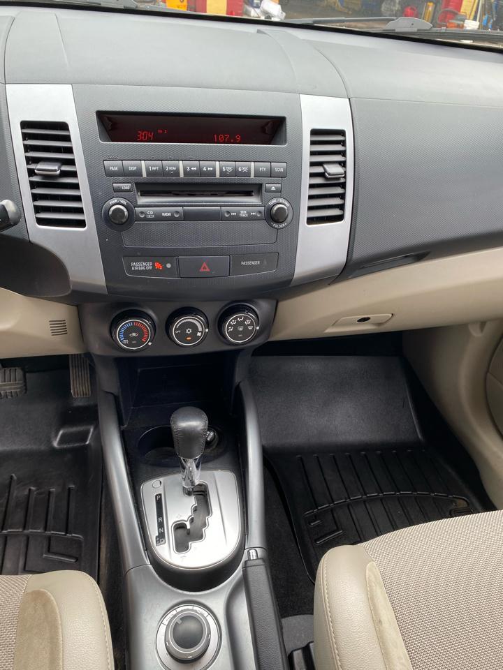 Mitsubishi Outlander SE 2010