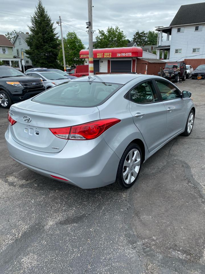 Hyundai Elantra  2011