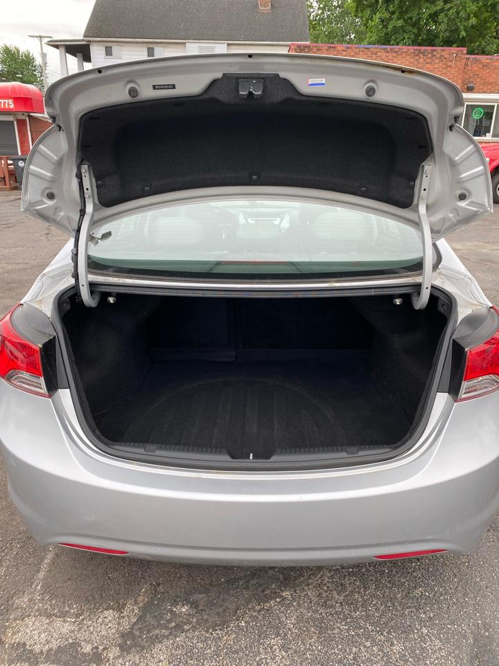 Hyundai Elantra  2011
