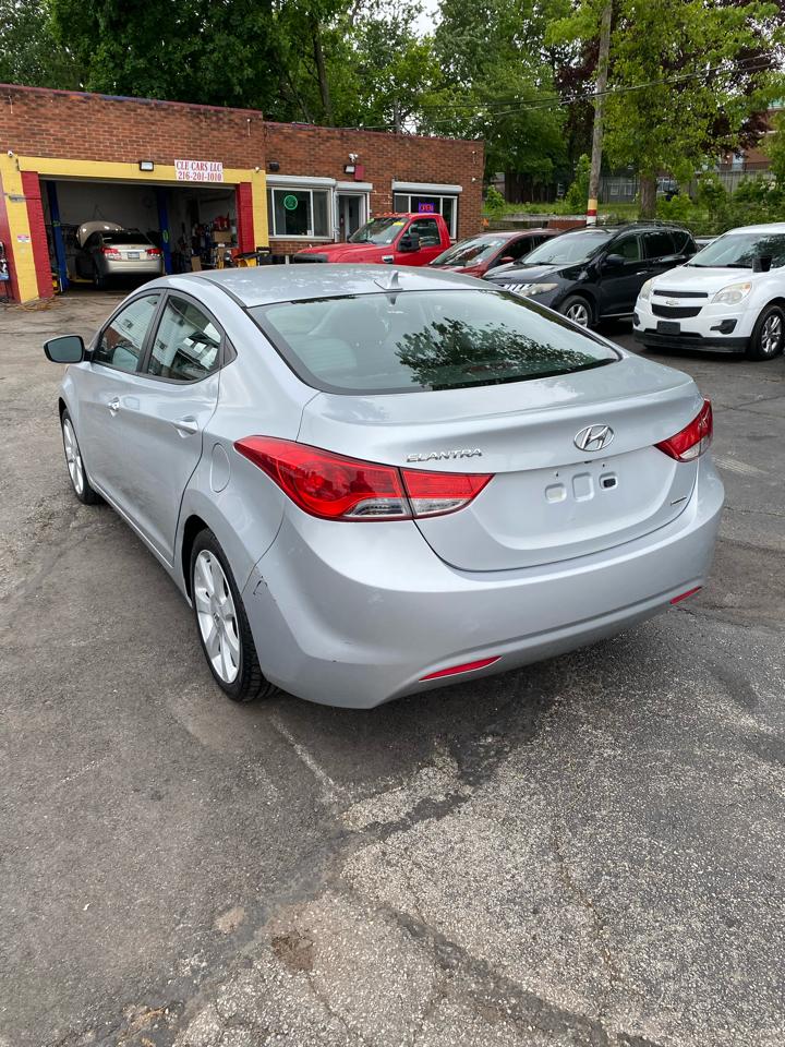 Hyundai Elantra  2011