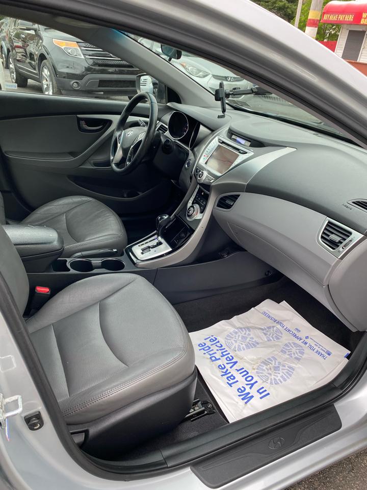 Hyundai Elantra  2011