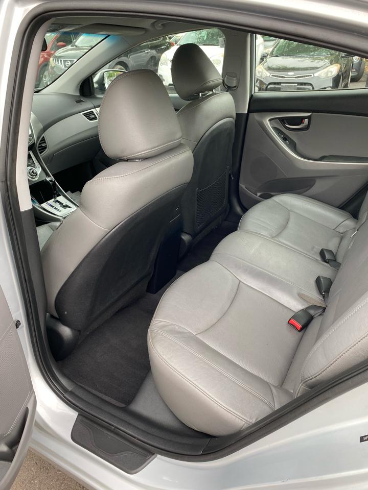 Hyundai Elantra  2011