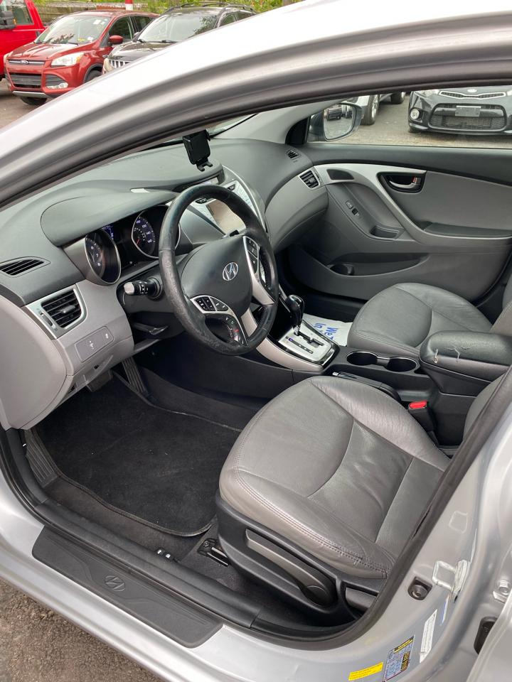 Hyundai Elantra  2011