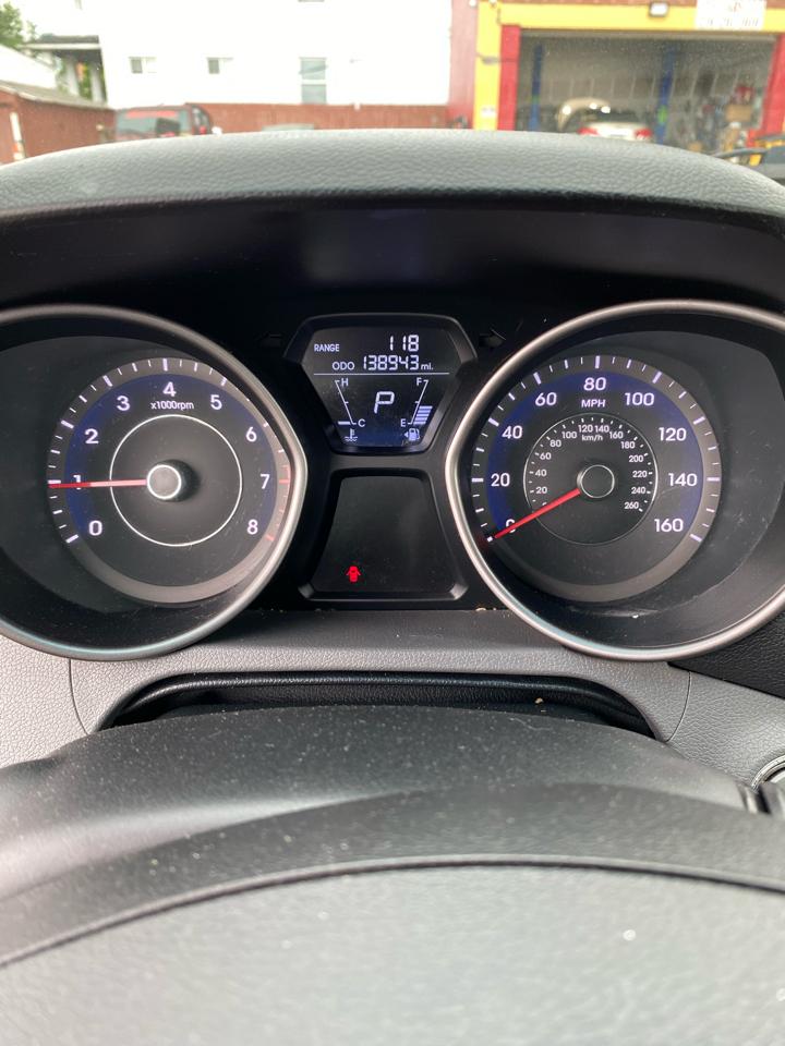 Hyundai Elantra  2011