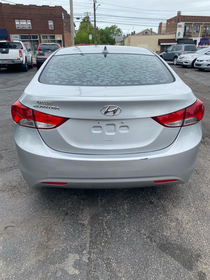 Hyundai Elantra  2013