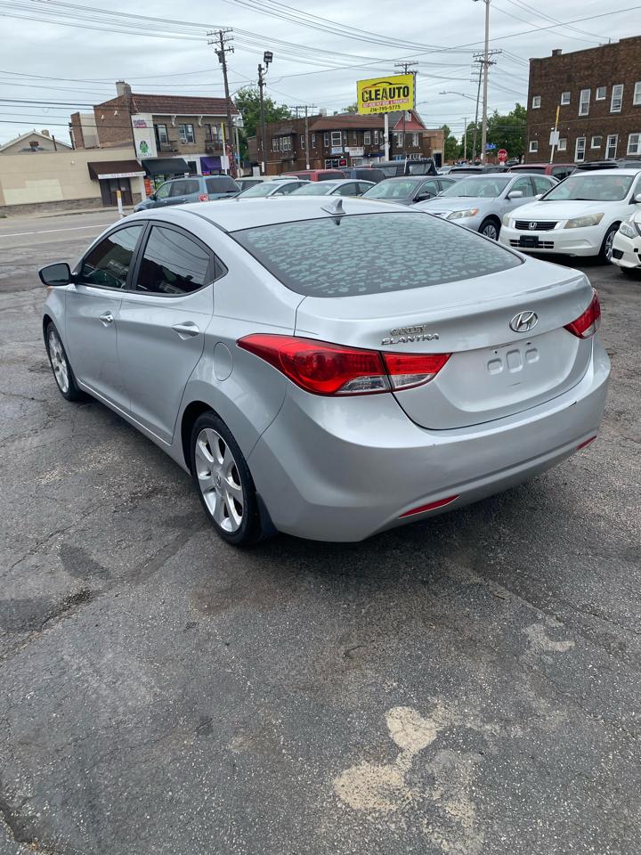 Hyundai Elantra  2013