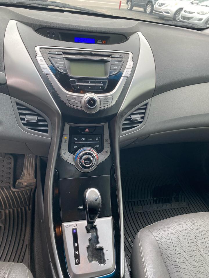 Hyundai Elantra  2013