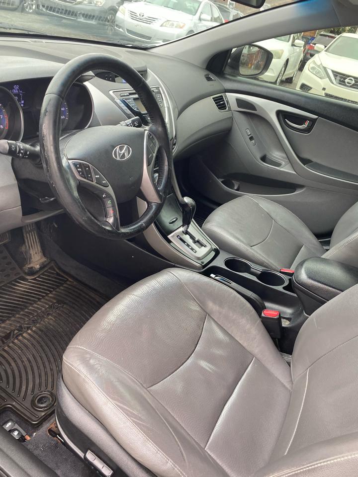 Hyundai Elantra  2013