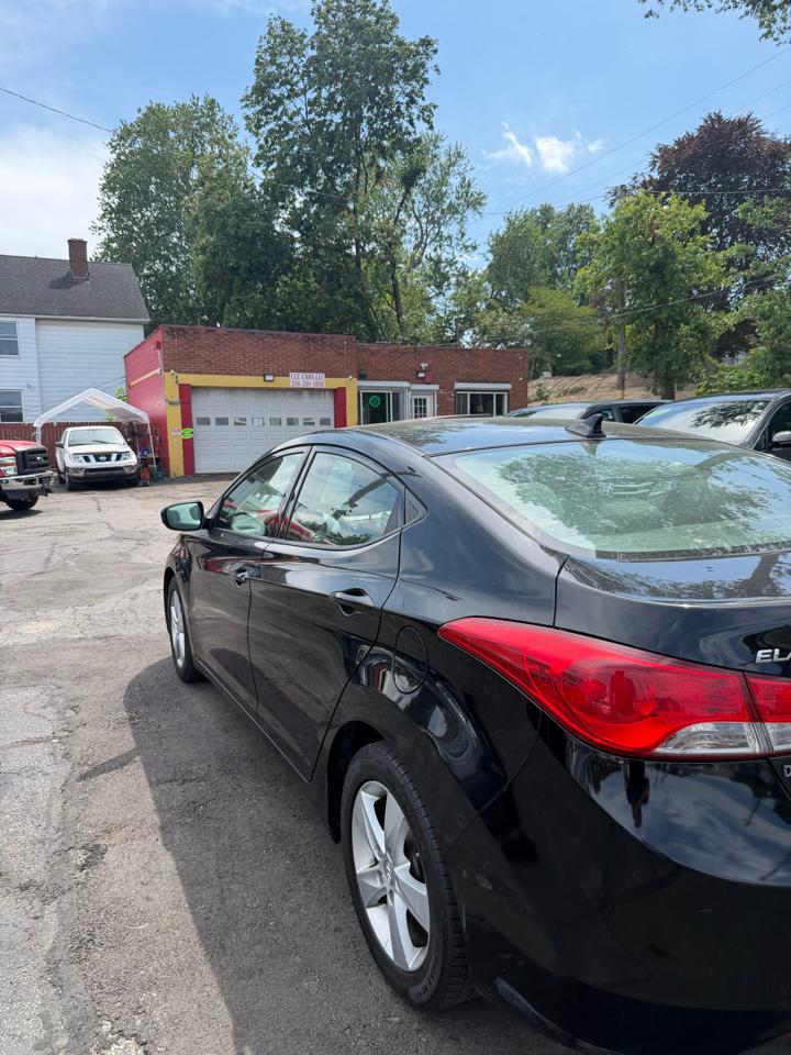 Hyundai Elantra  2013