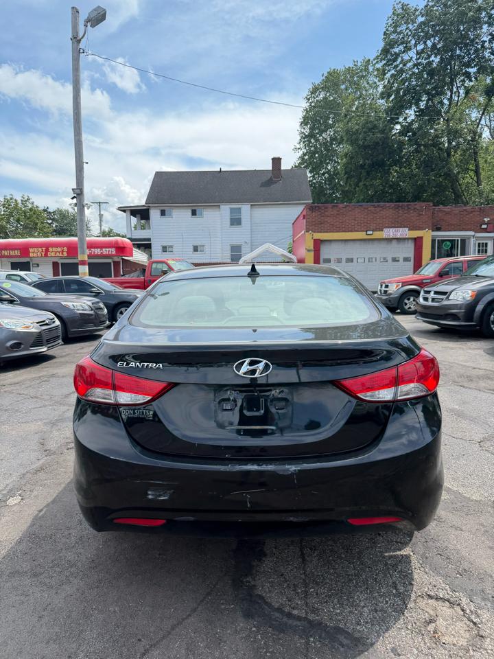 Hyundai Elantra  2013