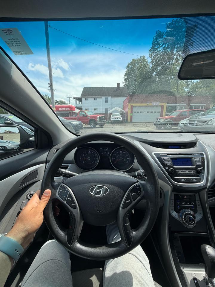 Hyundai Elantra  2013