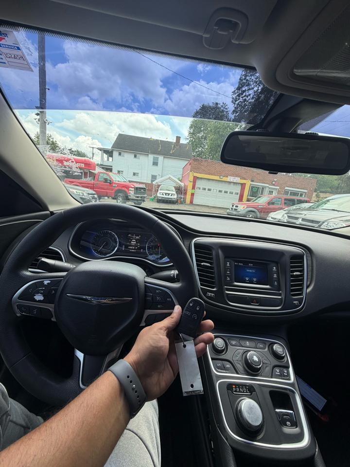 Chrysler 200  2015