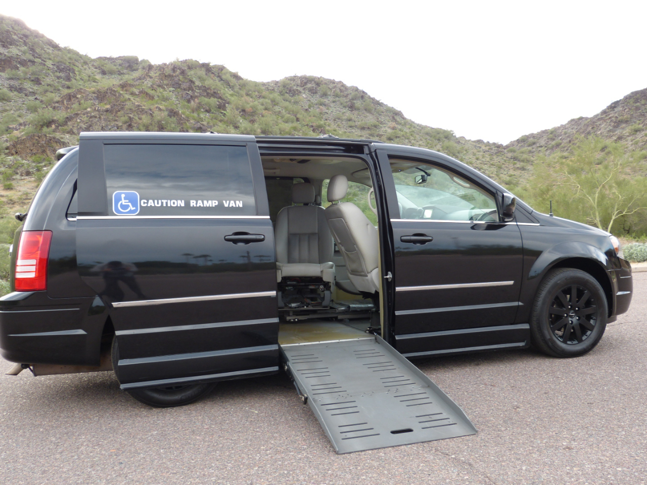 2009 Chrysler Town & Country Wheelchair Handicap