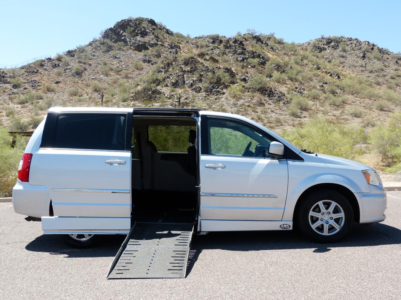 2012 Chrysler Town & Country Wheelchair Handicap