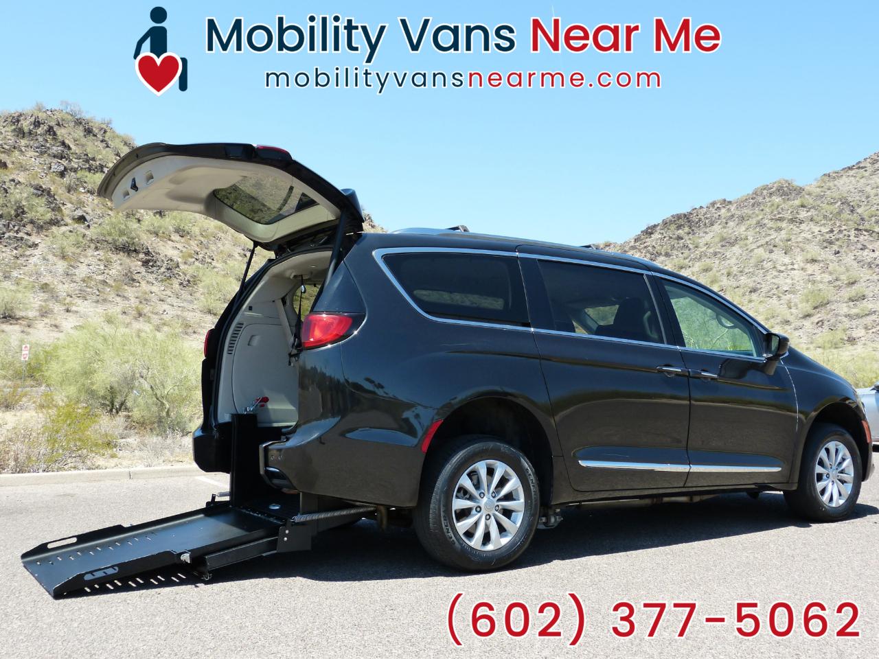 2019 Chrysler Pacifica Touring L's photo