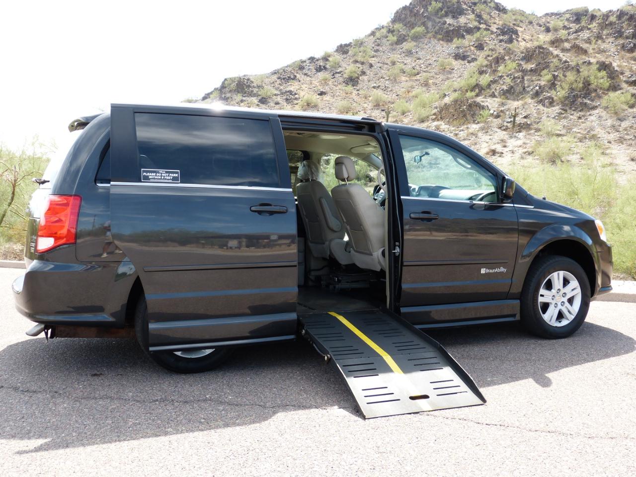 Dodge Grand Caravan photo 2
