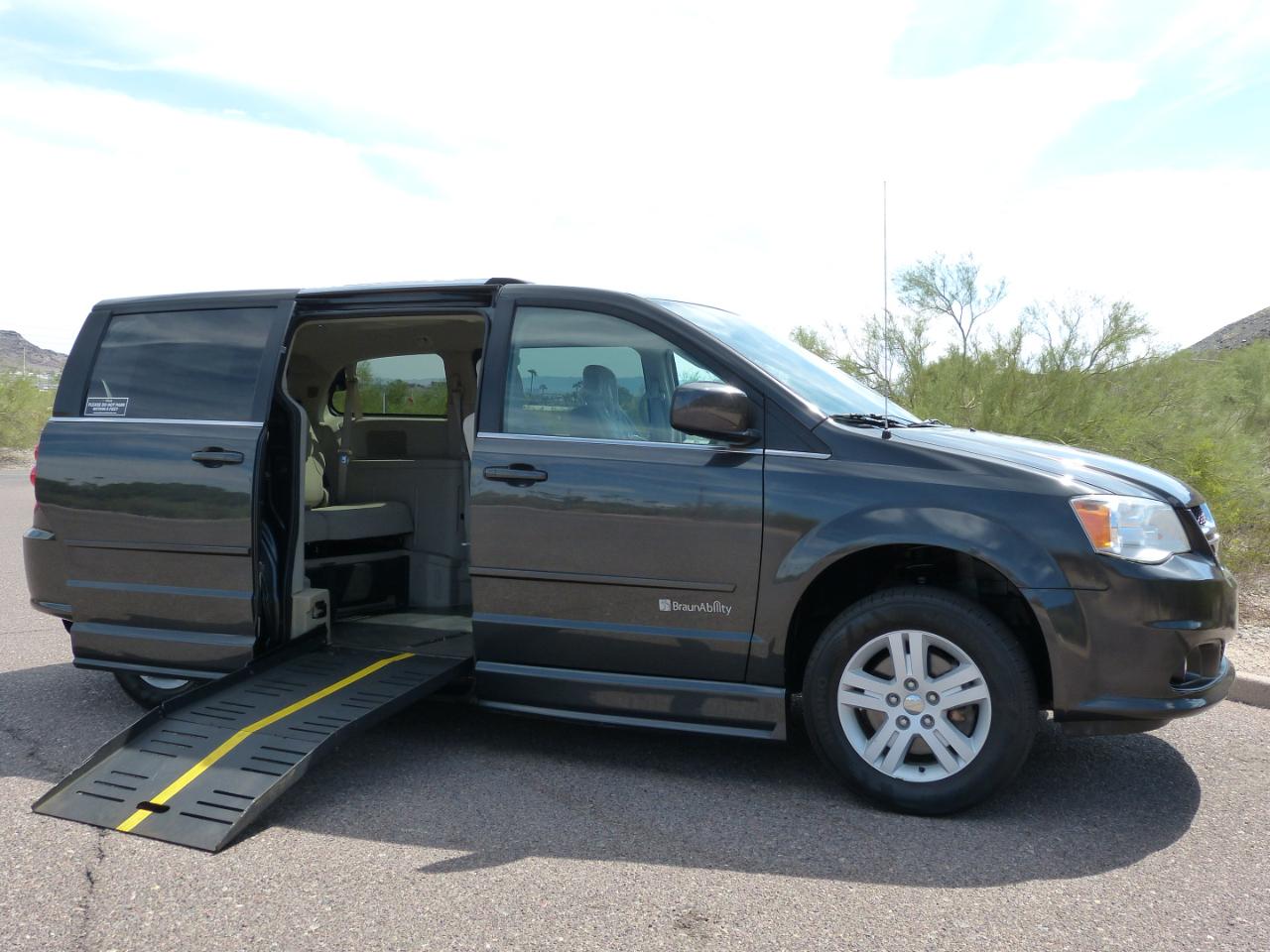 Dodge Grand Caravan photo 3