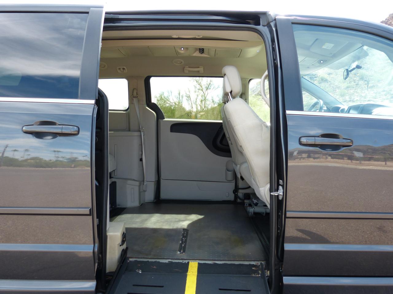 Dodge Grand Caravan photo 8
