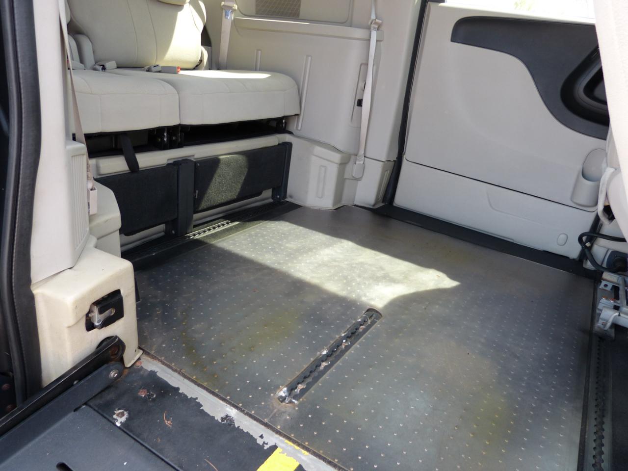 Dodge Grand Caravan photo 9
