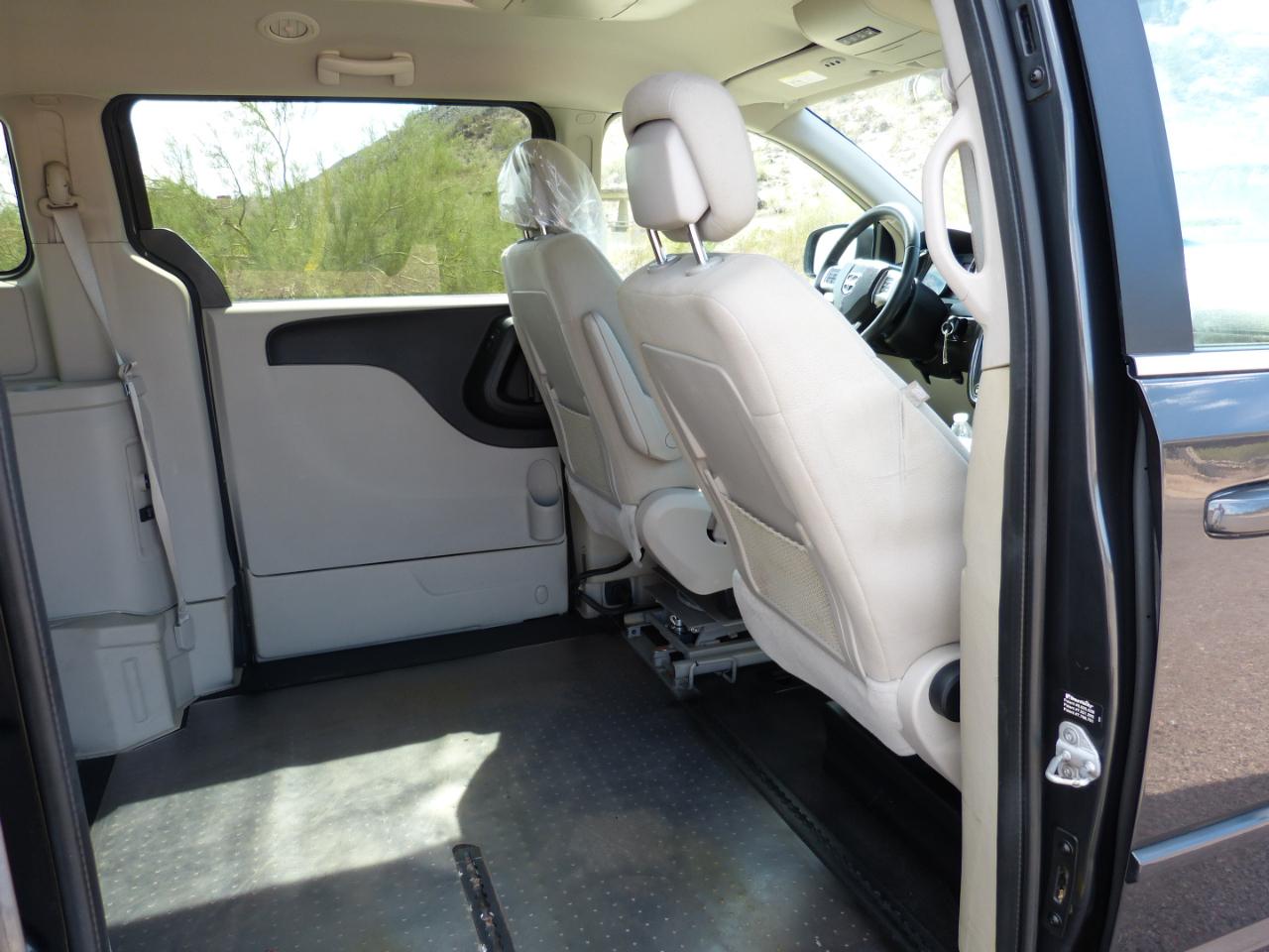 Dodge Grand Caravan photo 12