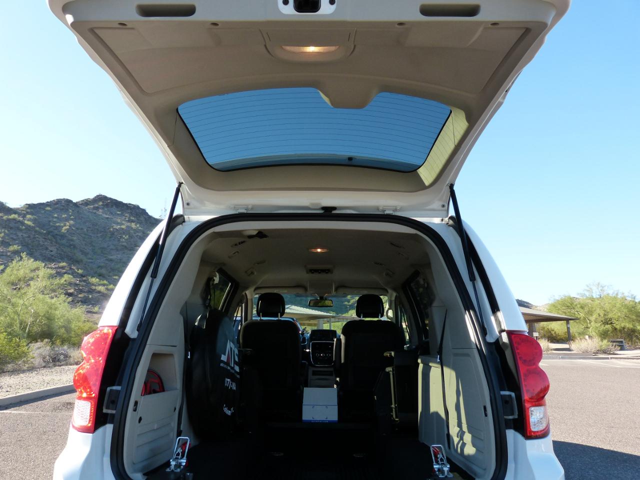 Dodge Grand Caravan photo 3