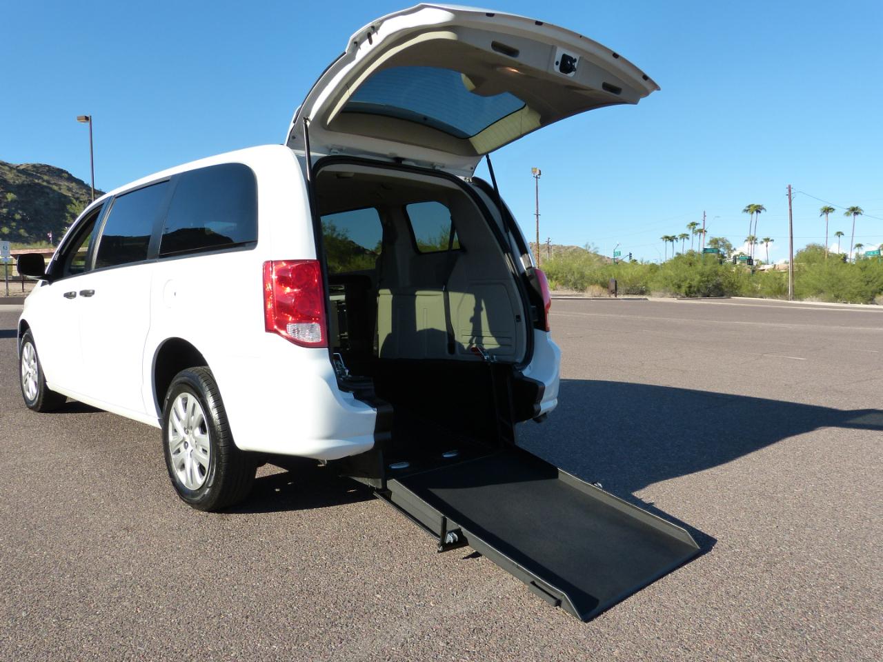 Dodge Grand Caravan photo 8