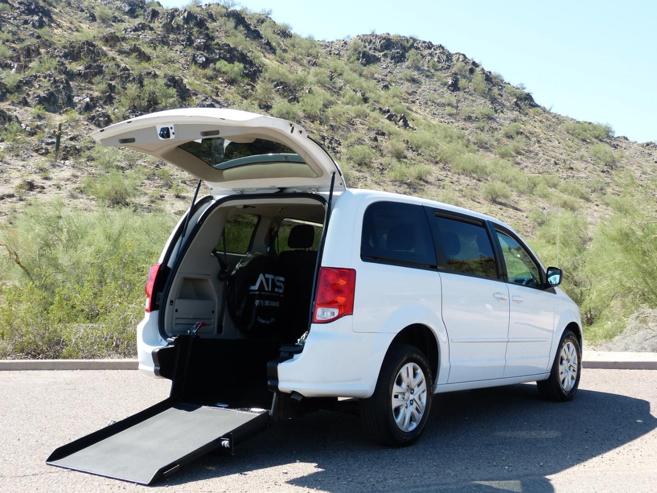 Dodge Grand Caravan photo 2