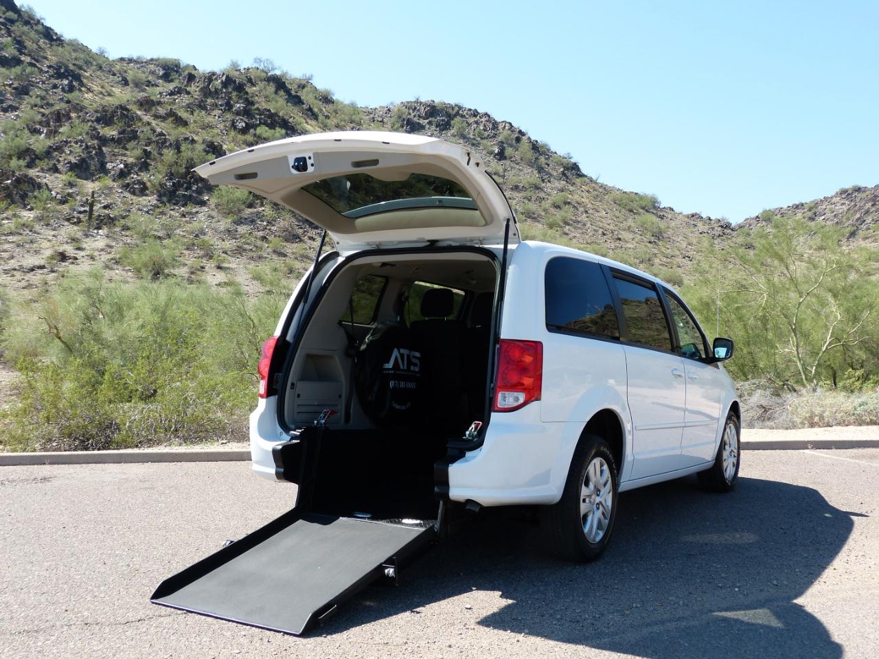 Dodge Grand Caravan photo 3