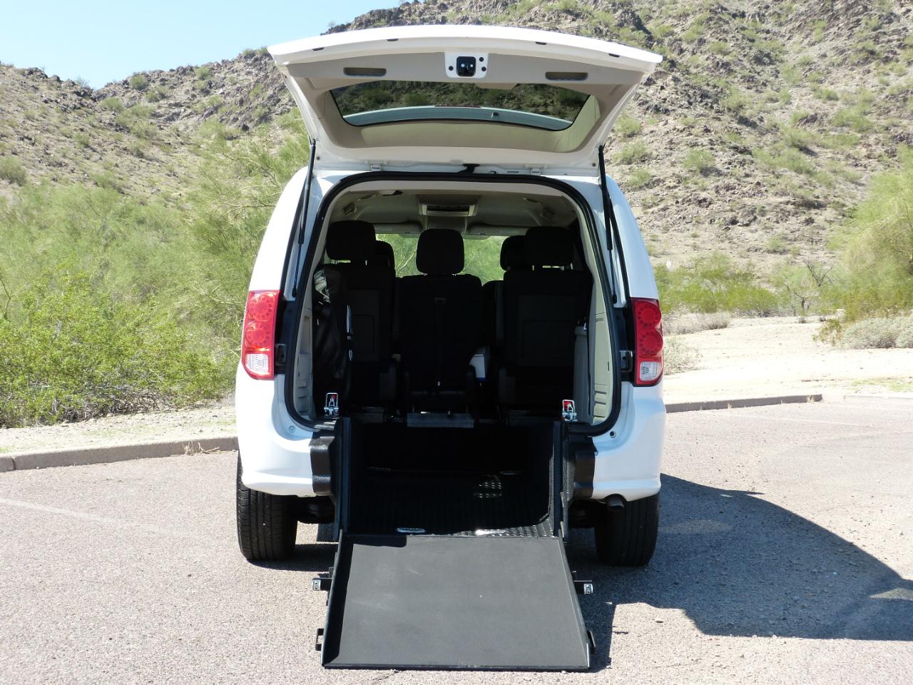 Dodge Grand Caravan photo 4