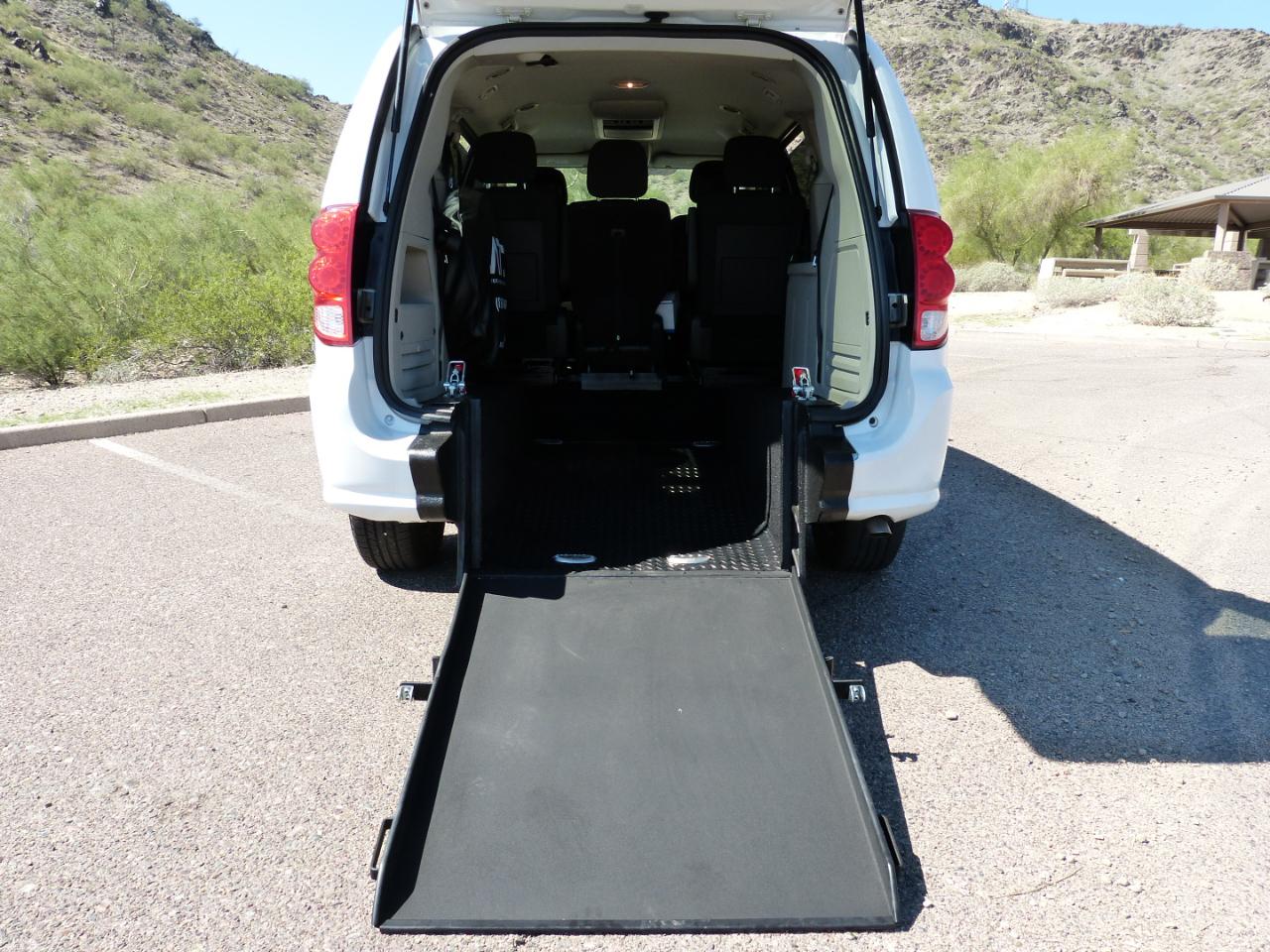 Dodge Grand Caravan photo 9
