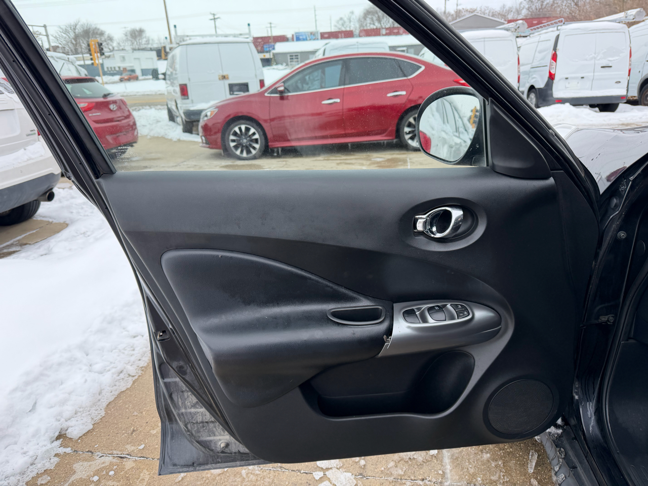 Nissan Juke S FWD 2011