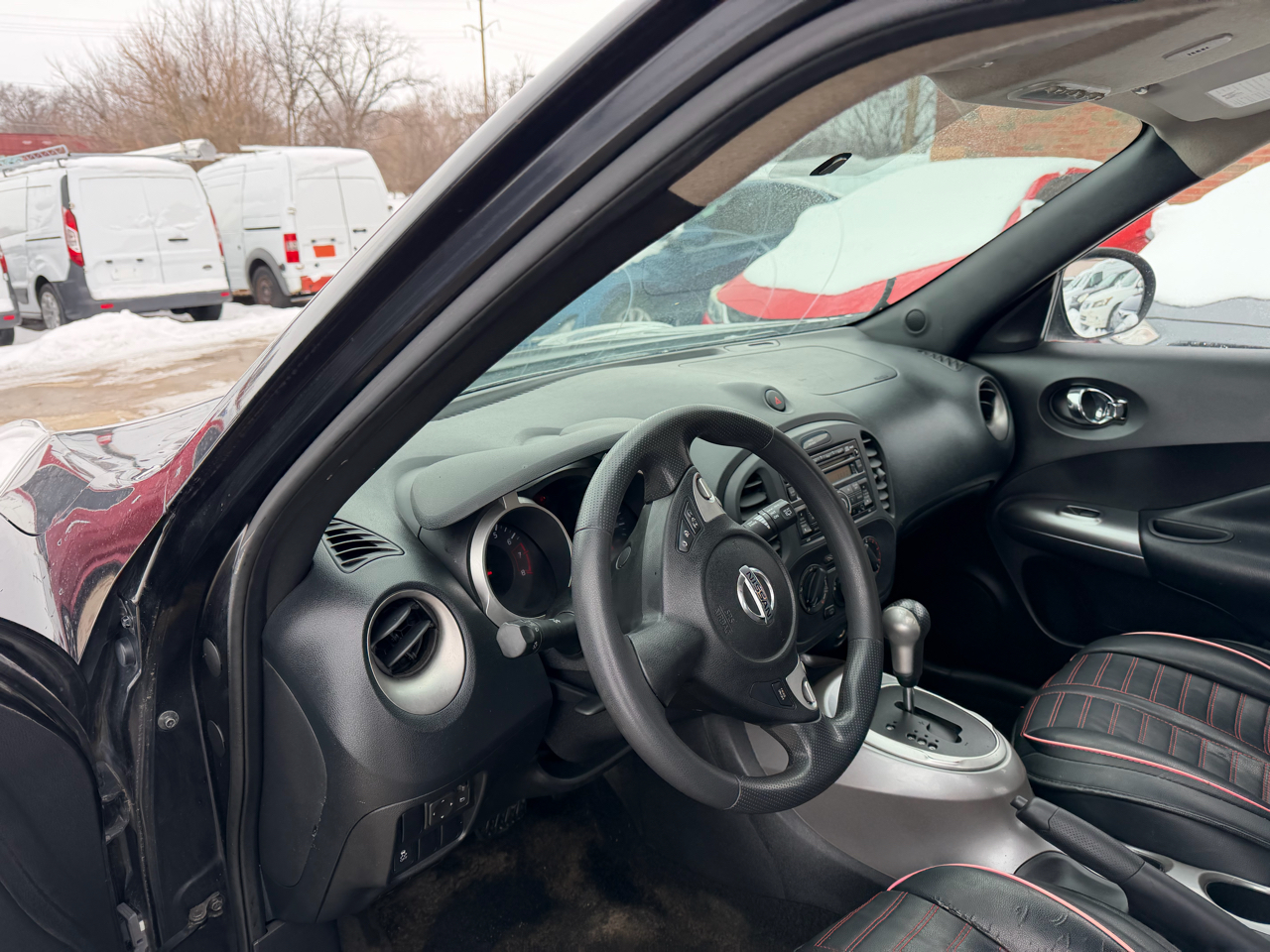 Nissan Juke S FWD 2011