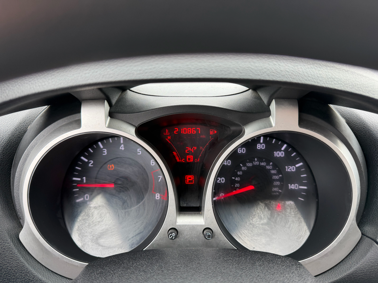 Nissan Juke S FWD 2011