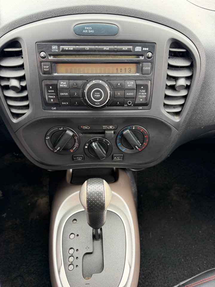 Nissan Juke S FWD 2011