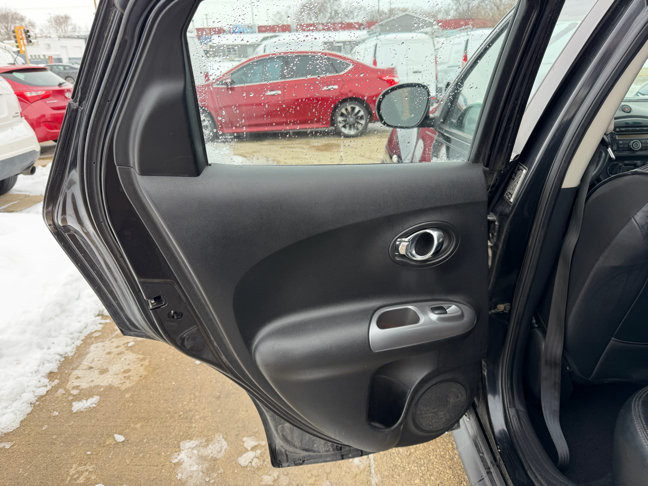 Nissan Juke S FWD 2011