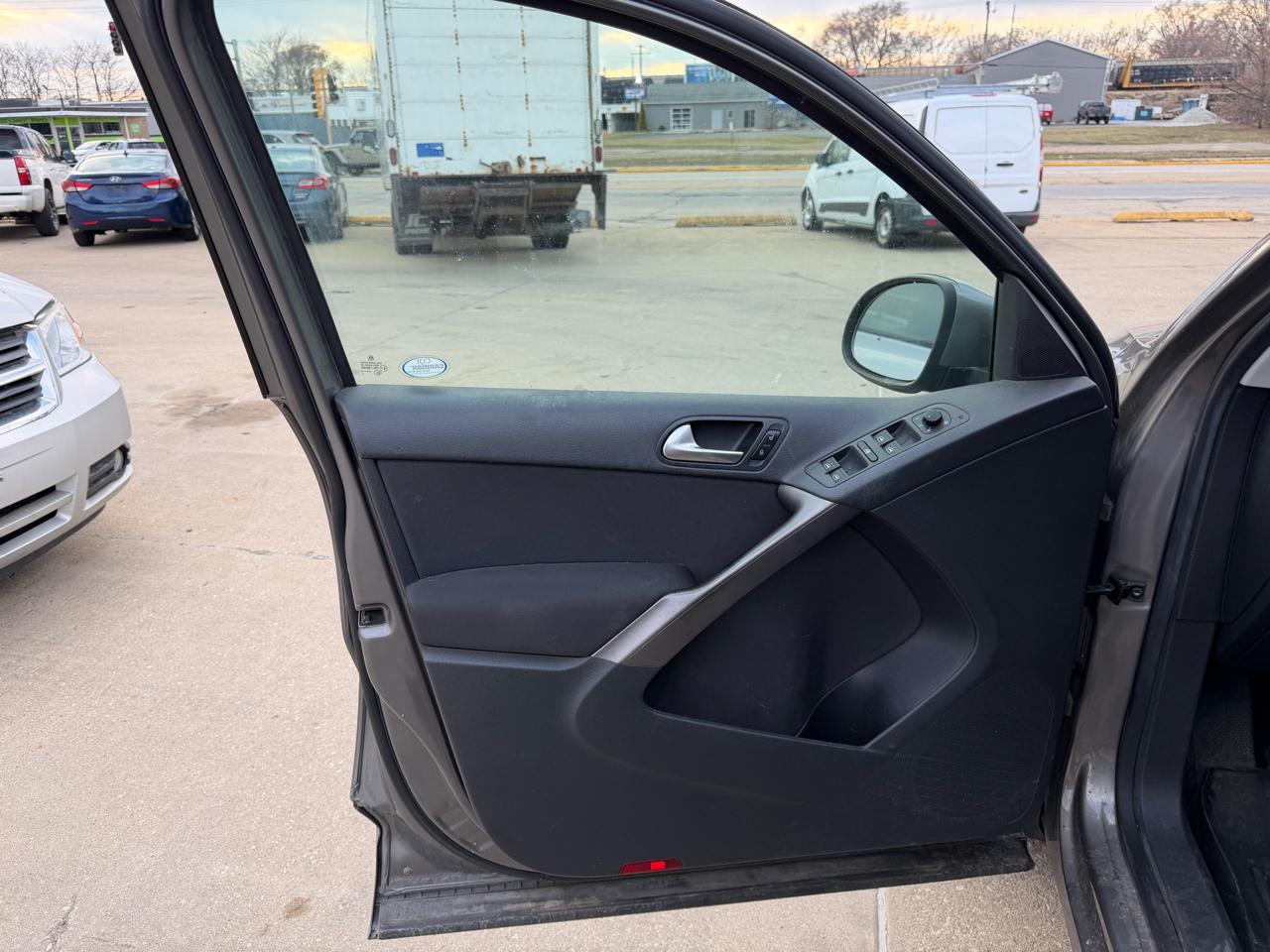 Volkswagen Tiguan S 2009