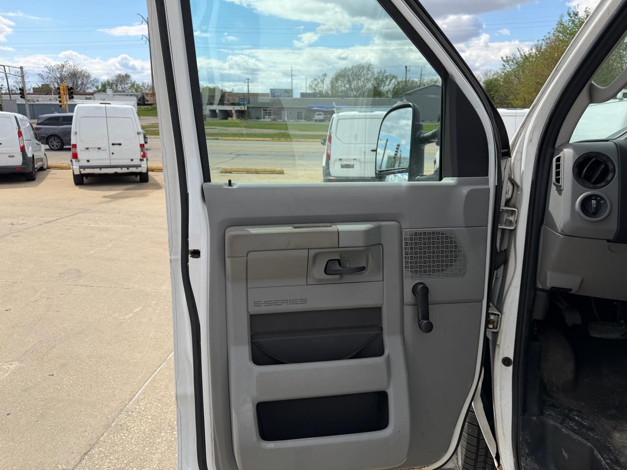 Ford Econoline E-150 2011