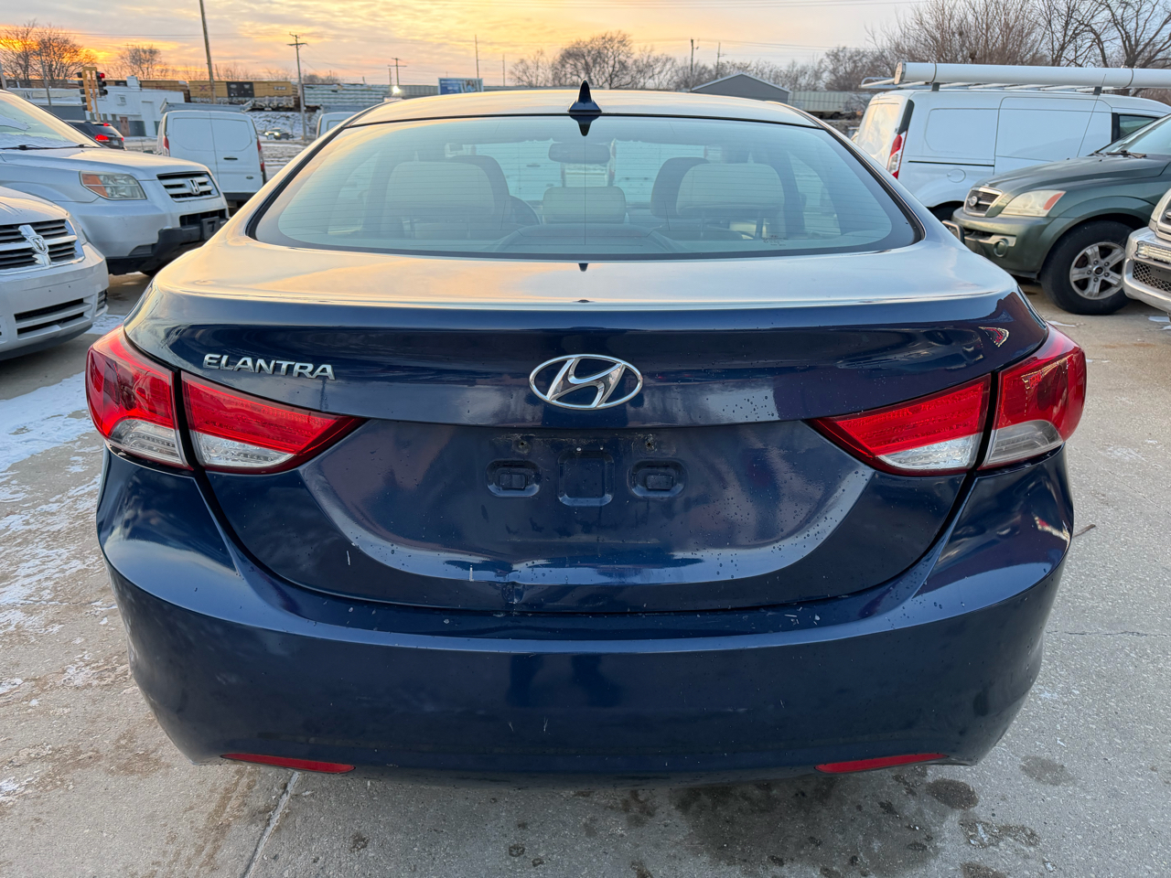 Hyundai Elantra GLS M/T 2013