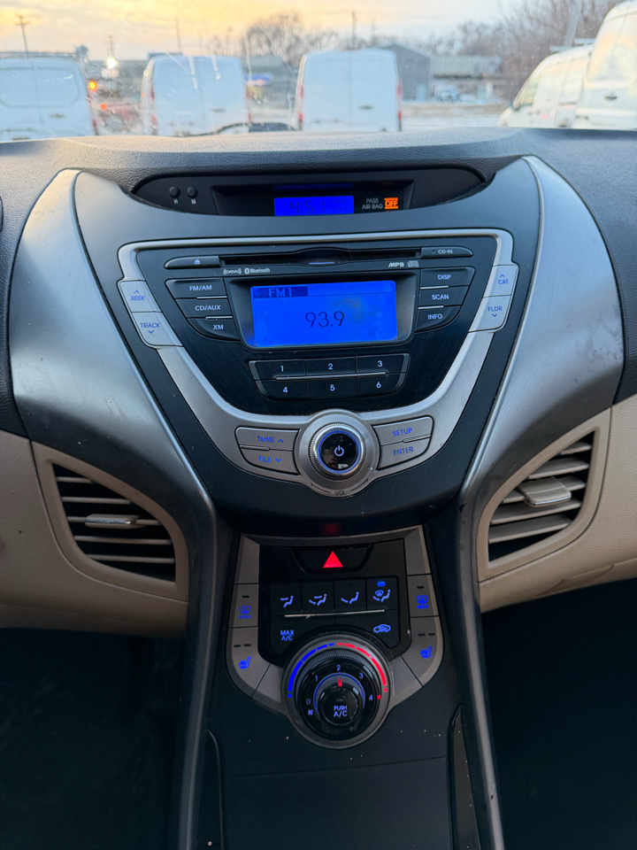 Hyundai Elantra GLS M/T 2013