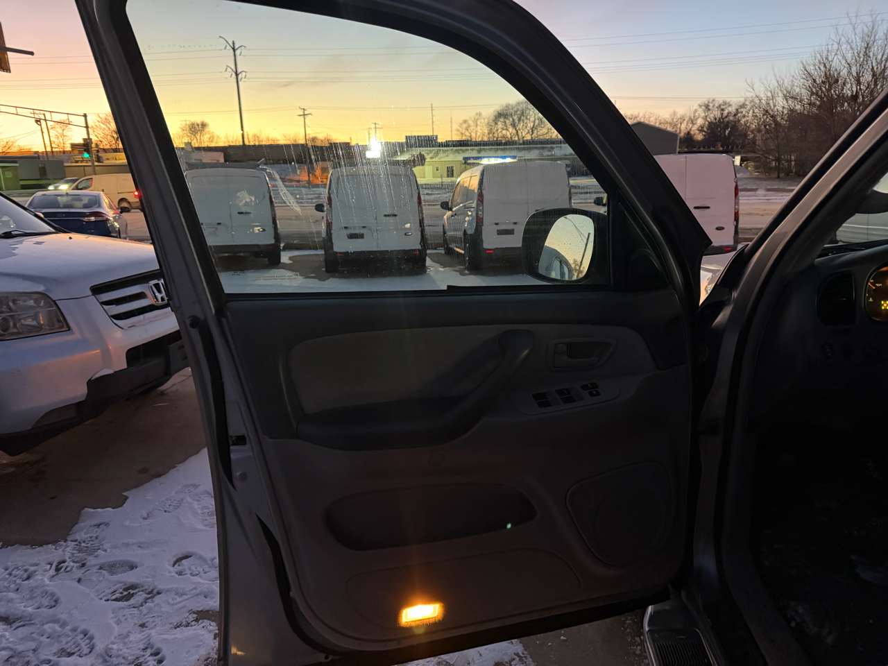 Toyota Sequoia SR5 4WD 2004