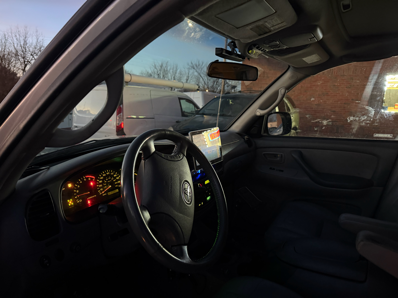 Toyota Sequoia SR5 4WD 2004