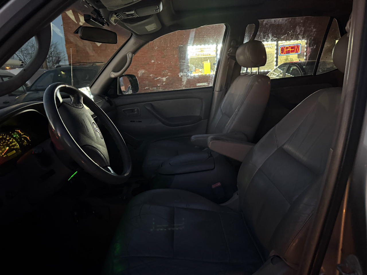 Toyota Sequoia SR5 4WD 2004