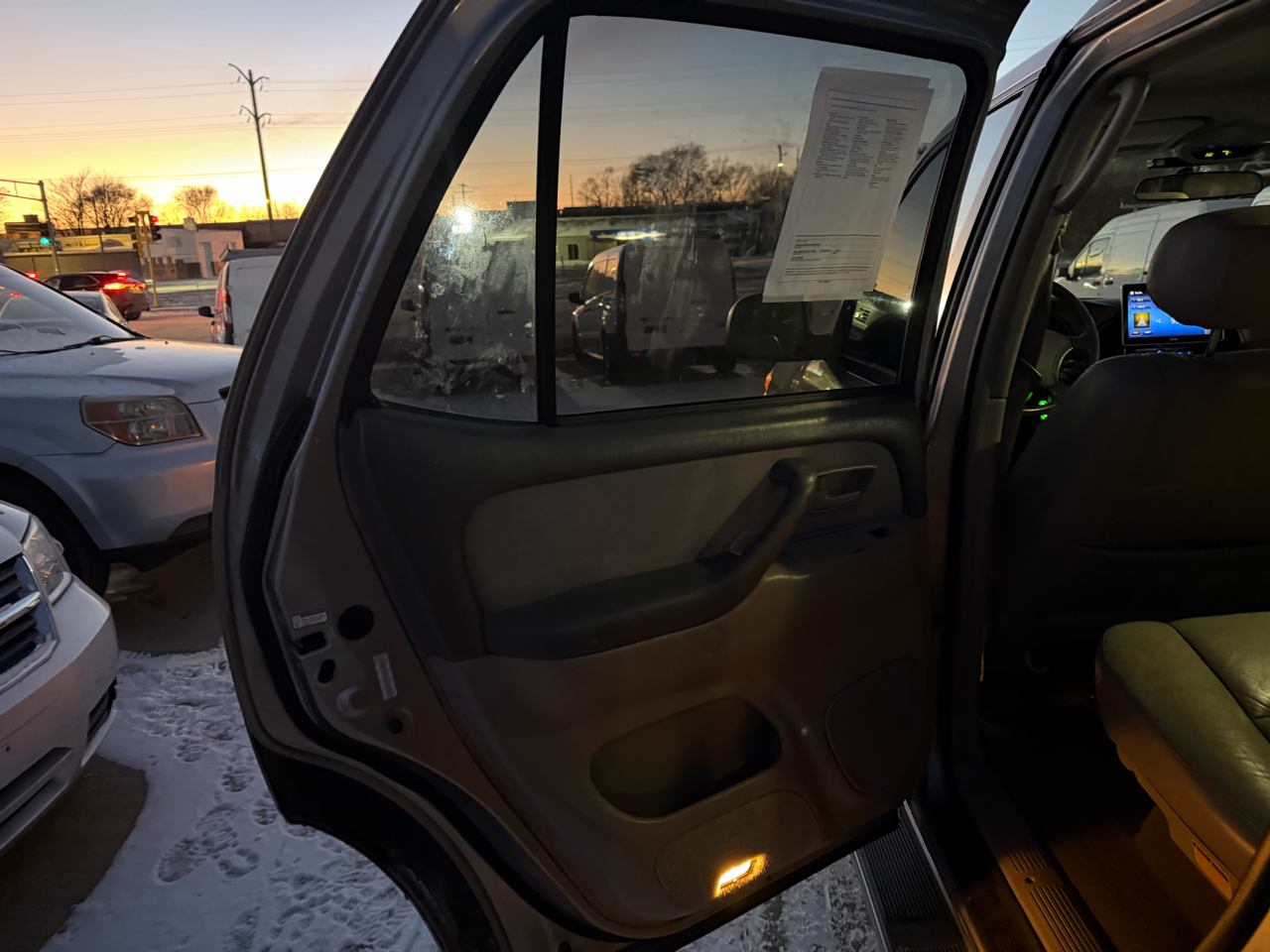 Toyota Sequoia SR5 4WD 2004