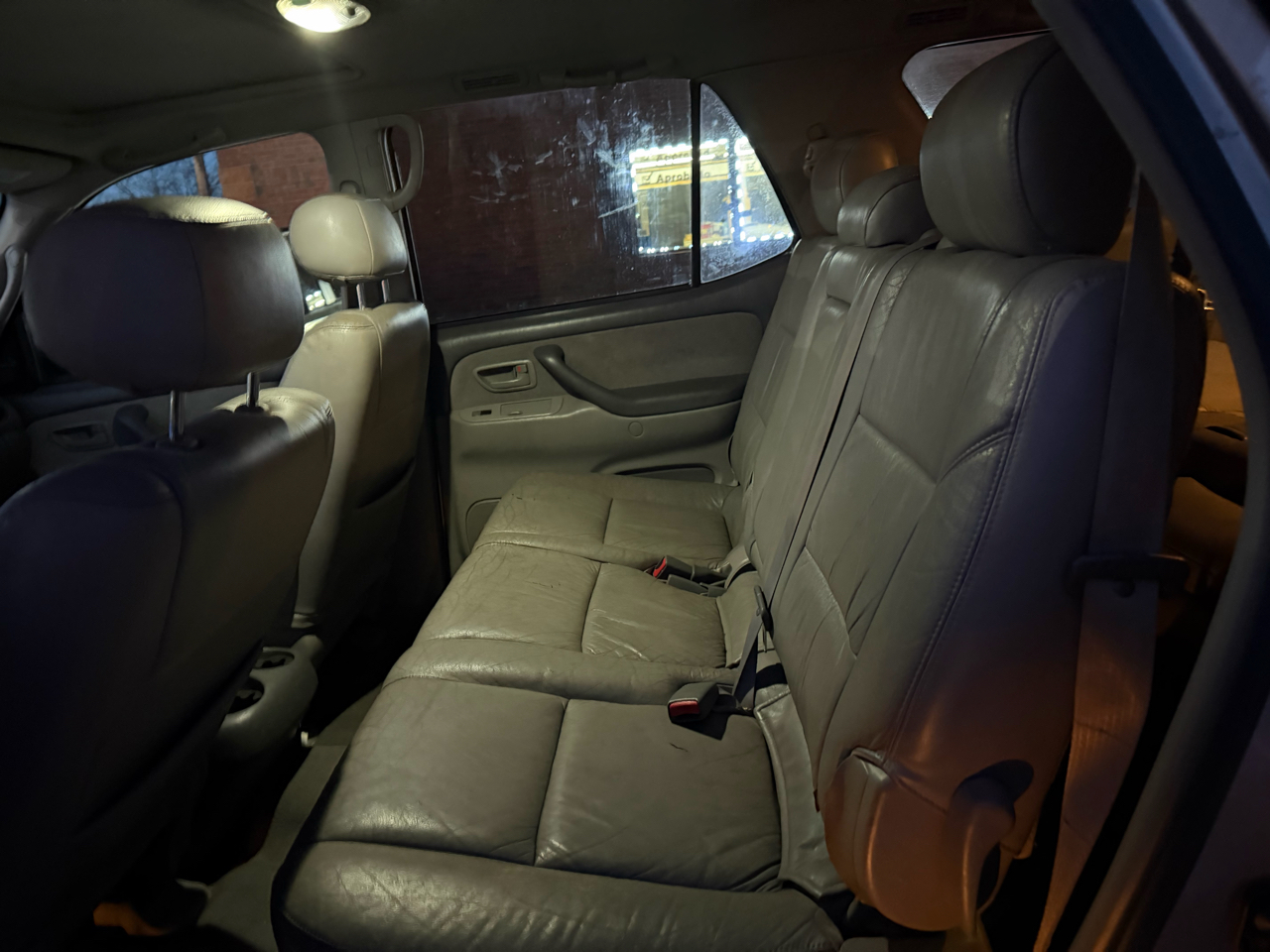 Toyota Sequoia SR5 4WD 2004