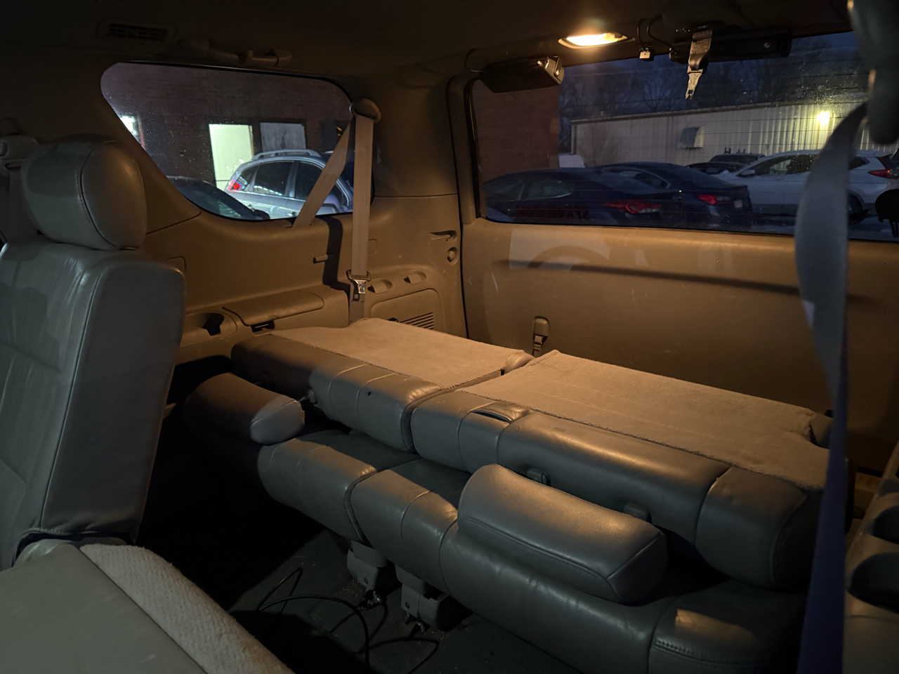 Toyota Sequoia SR5 4WD 2004