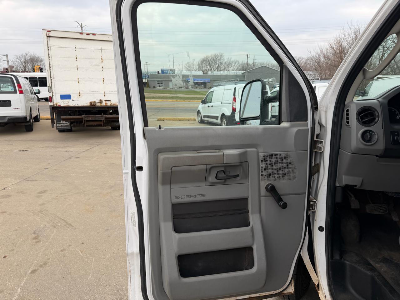 Ford Econoline E-350 Super Duty 2013